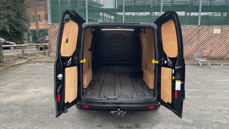 Ford Transit Custom 300 L2 Diesel Fwd 2.0 EcoBlue 170ps Low Roof Limited Van